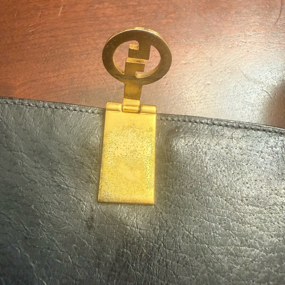 Used in good condition Gucci clutch / wallet - Picture 15 of 16